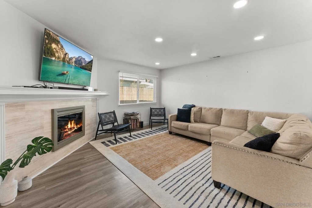 Photo of 9618 Date St