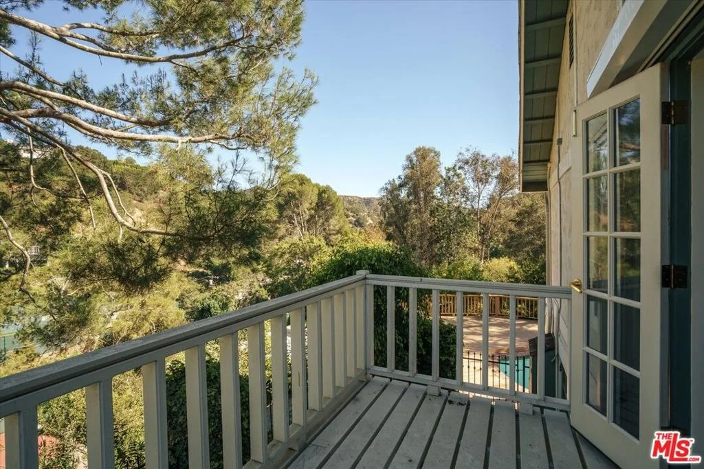 Photo of 2573 Benedict Canyon Drive