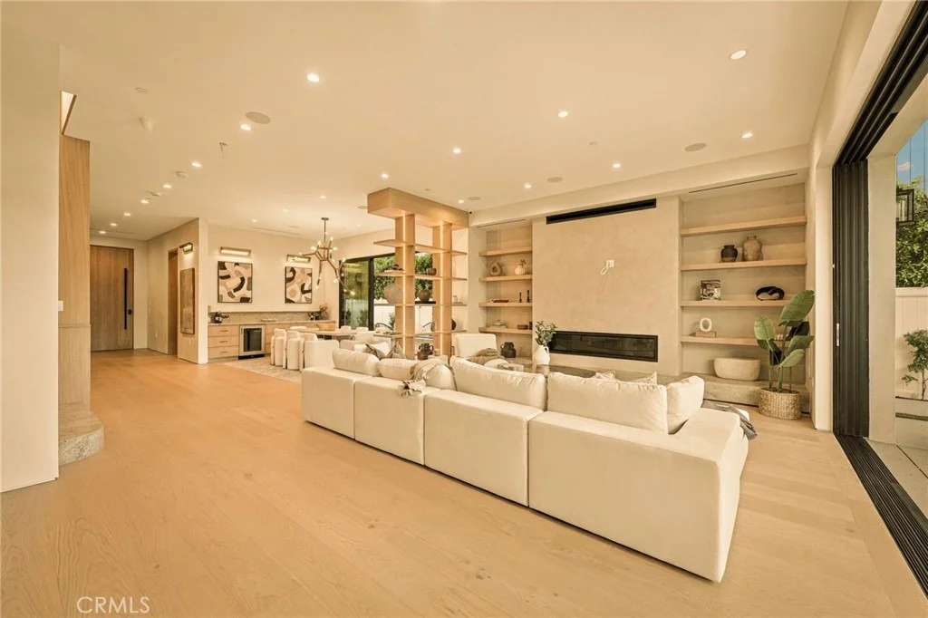 Photo of 16658 Addison