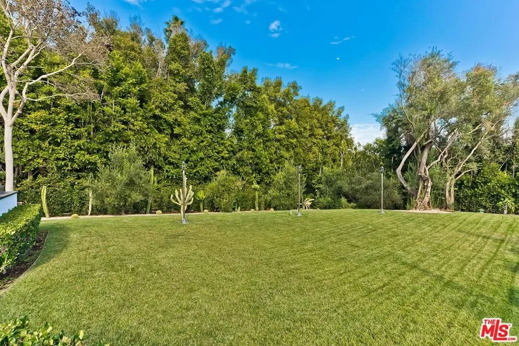 Photo of 9419 Sunset Boulevard