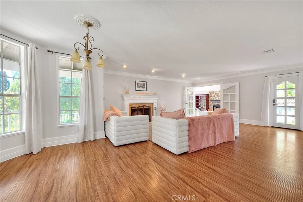 Photo of 750 Jericho