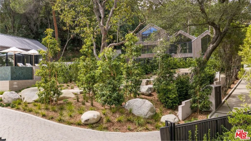 Photo of 12309 Viewcrest Road