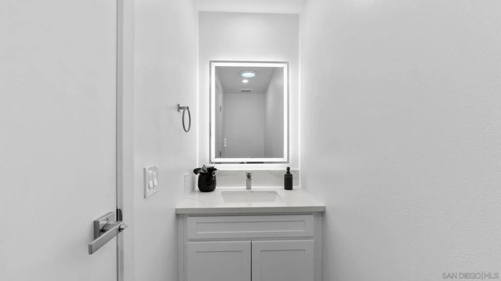 Photo of 4909 Pacifica