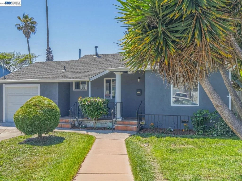 Photo of 2609 Macarthur Ave