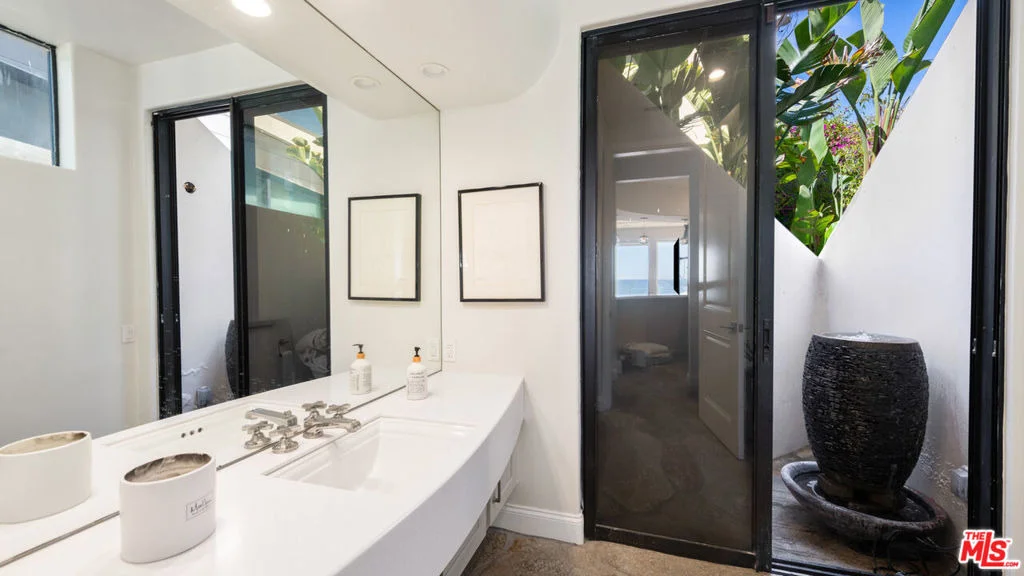 Photo of 25252 Malibu Road
