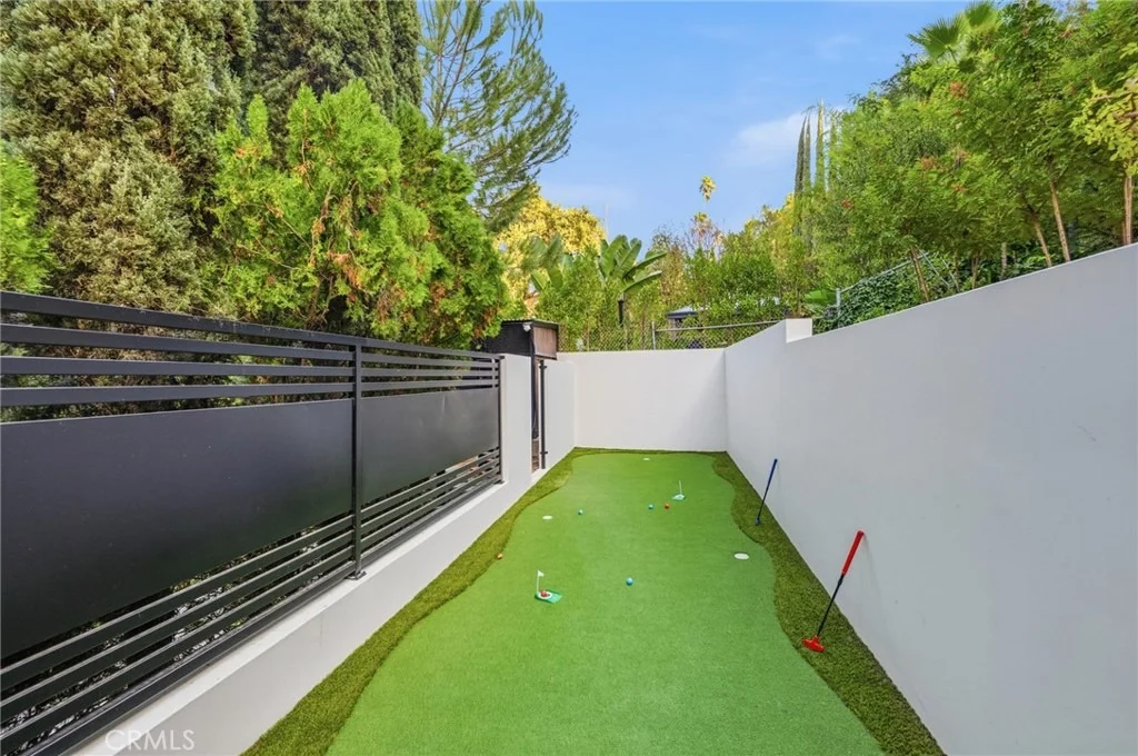 Photo of 4331 Alonzo