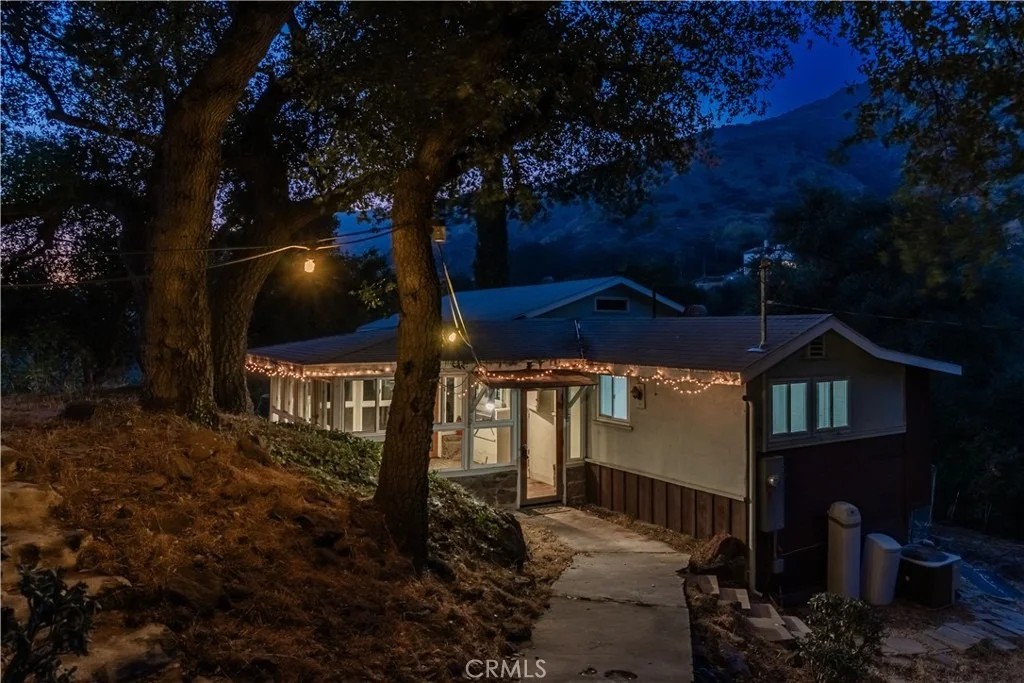 Photo of 947 N Glendora Avenue