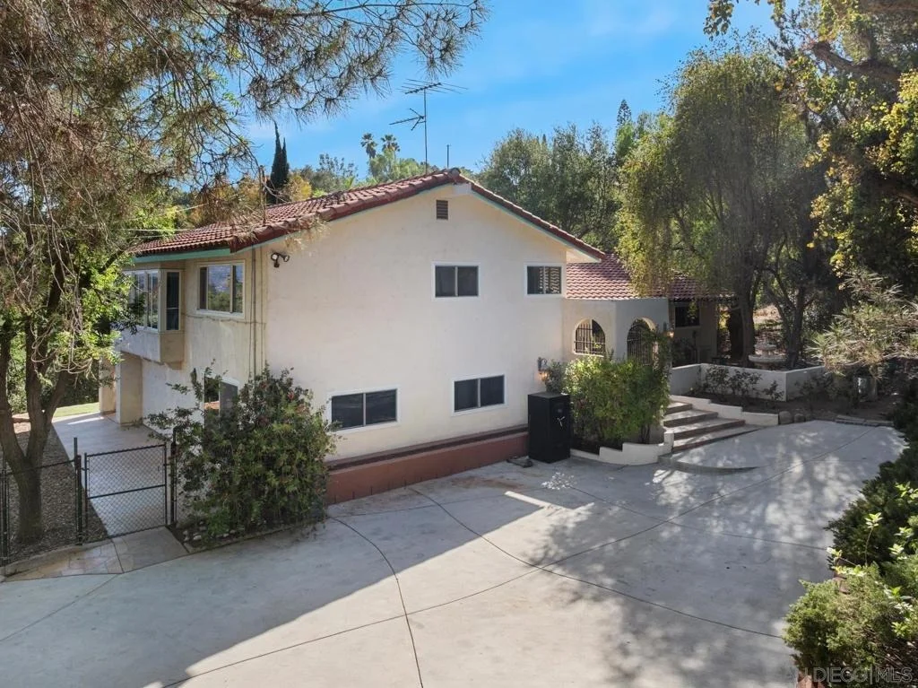 Photo of 4488 La Canada