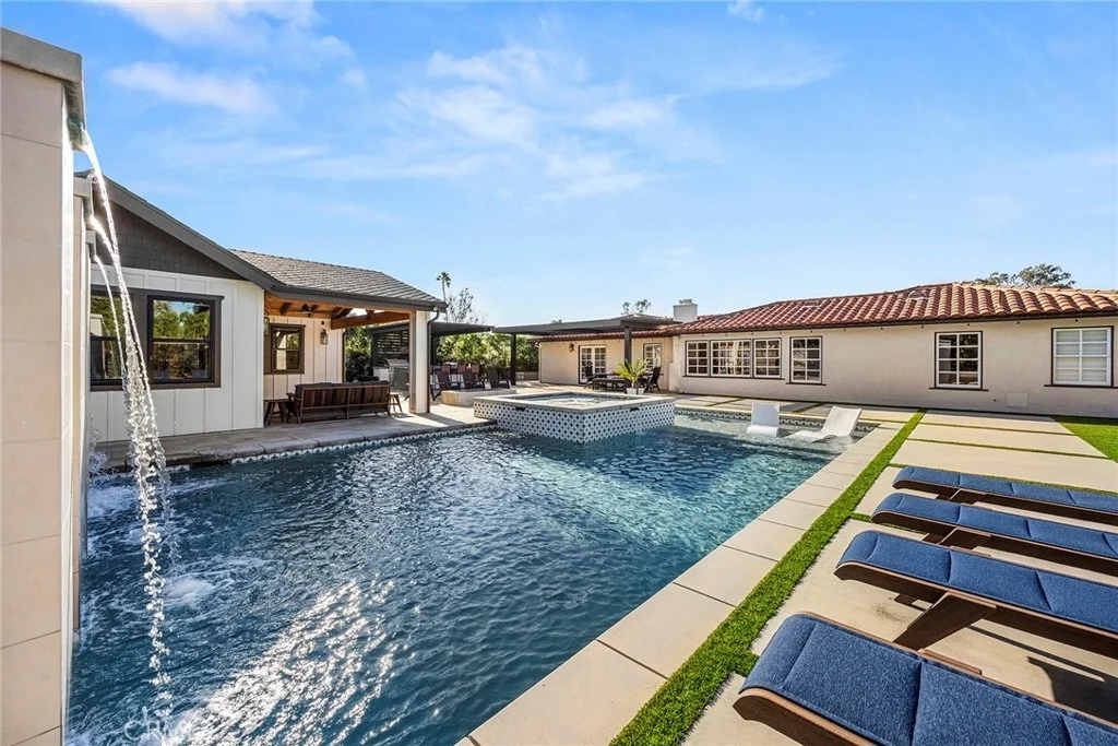 Photo of 136 Miramonte Drive