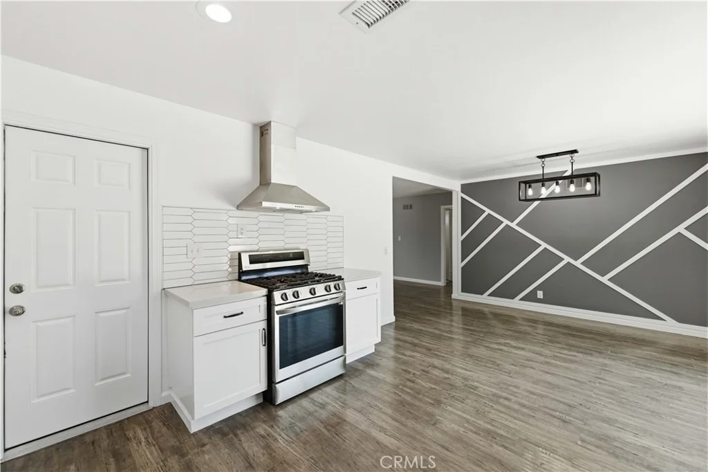 Photo of 37521 Larkin