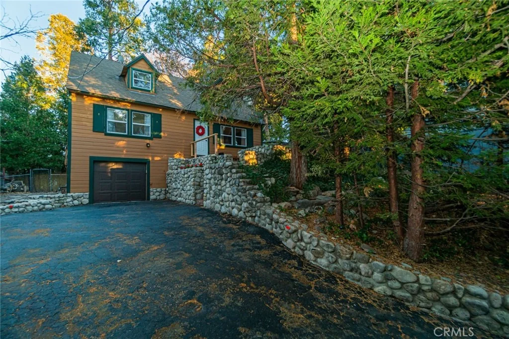 Photo of 627 Rose Lane