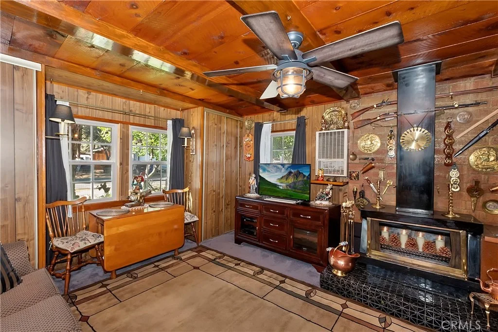 Photo of 571 Pine Lane