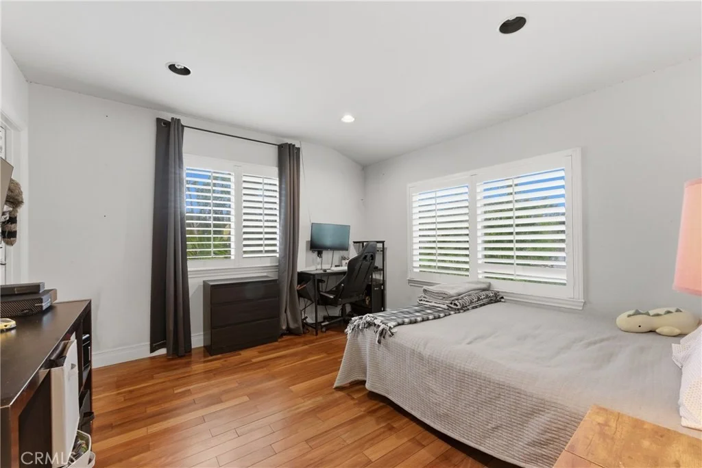 Photo of 520 W Hermosa