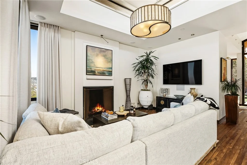 Photo of 2378 Crestview Drive