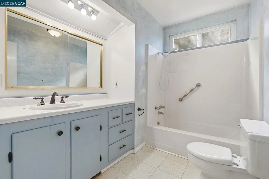 Photo of 907 Lyon Ct