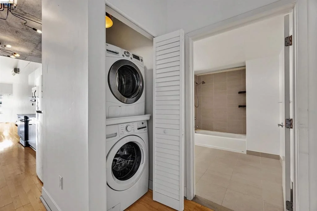 Photo of Unit 842 at 311 Oak St