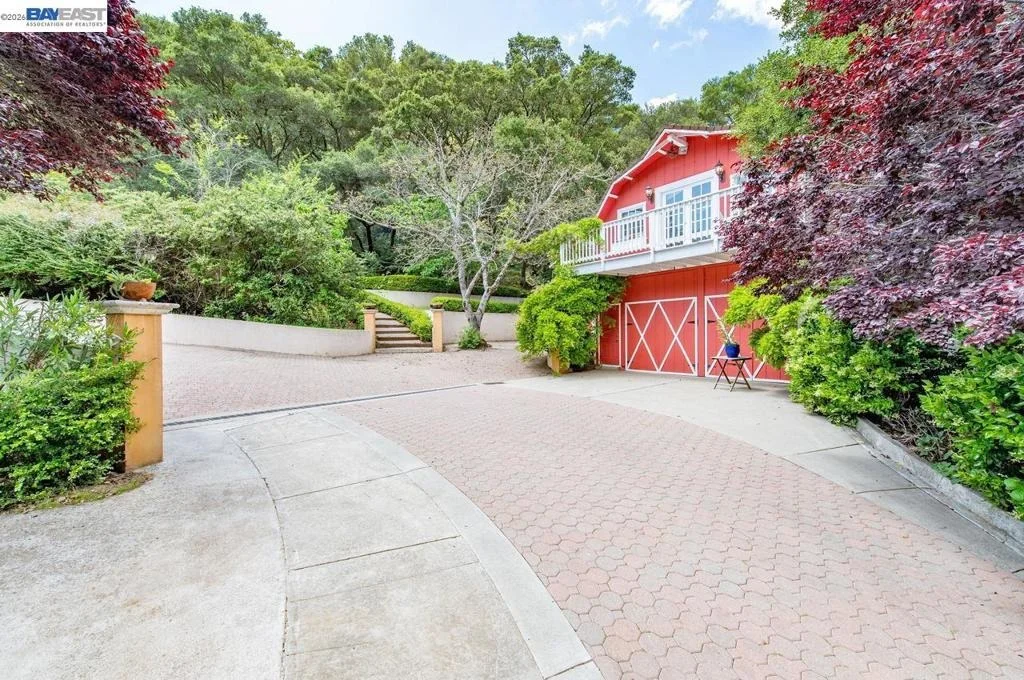 Photo of 35655 Palomares Rd