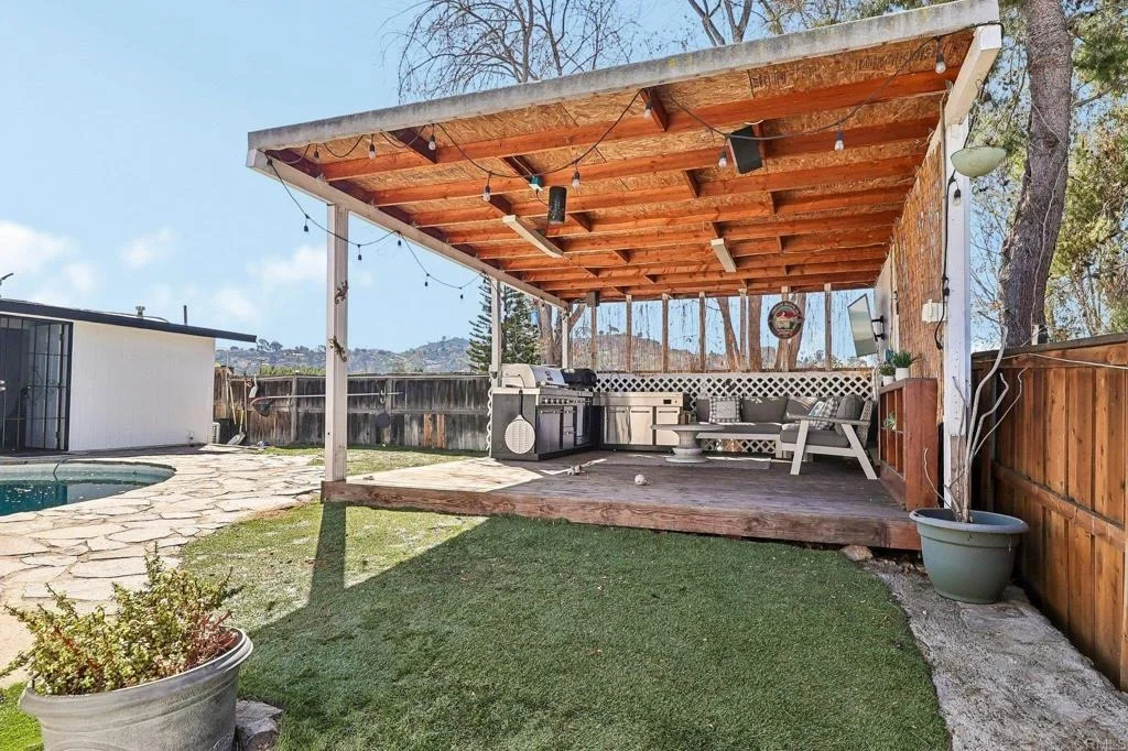 Photo of 9535 Lakeview Drive