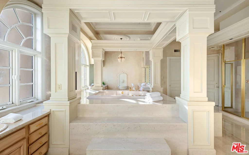 Photo of 28824 Cliffside Drive