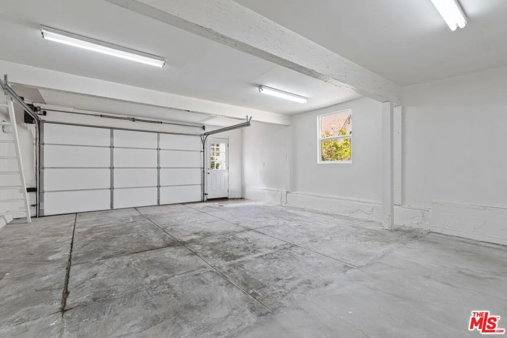 Photo of 512 N Elm Drive