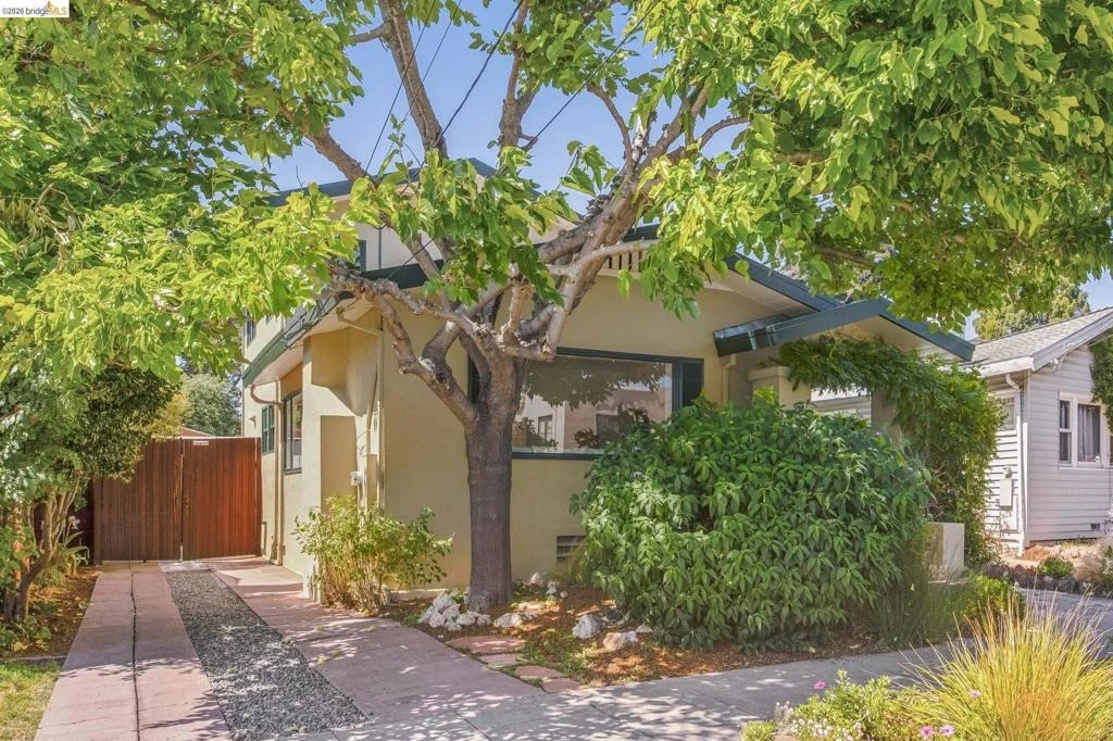 Photo of 1645 Capistrano Ave