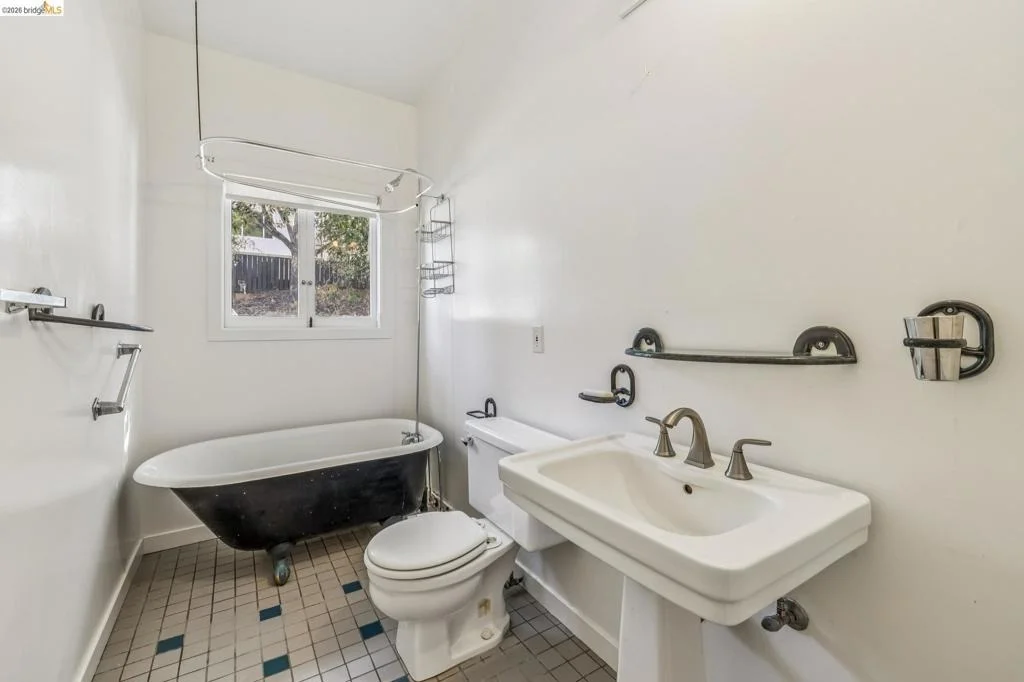 Photo of 1466 Scenic Ave