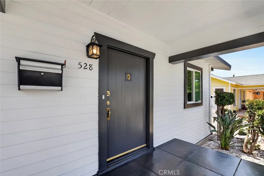 Photo of 528 W Doran