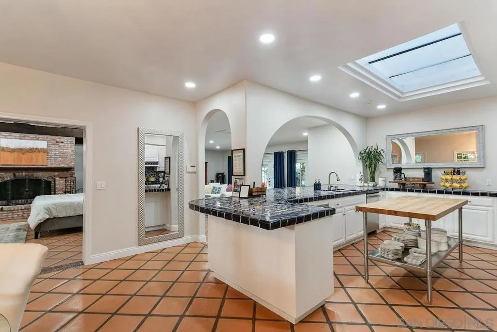 Photo of 1005 Solymar Drive