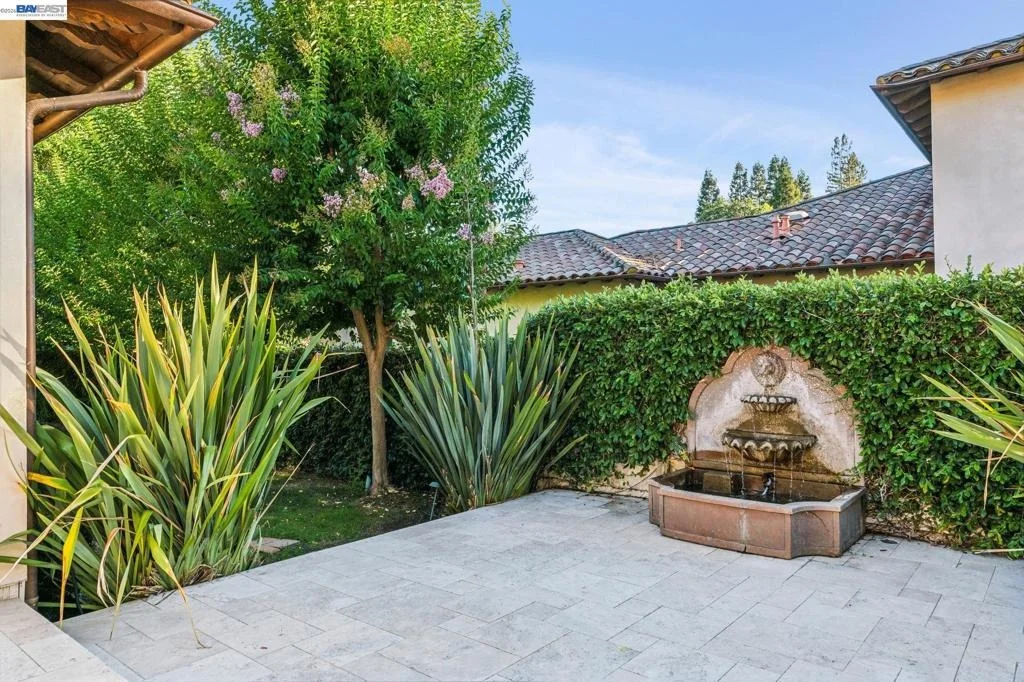 Photo of 1439 Vine Ln
