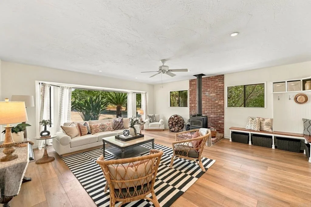 Photo of 919 Valley Dr