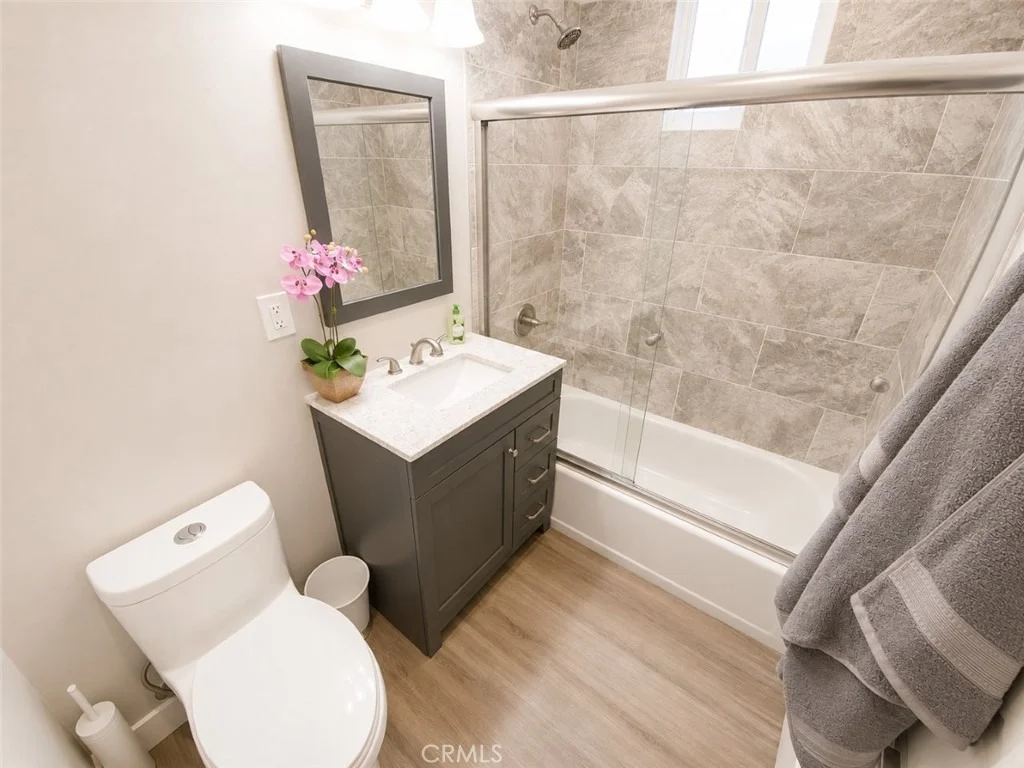 Photo of 401 Eton