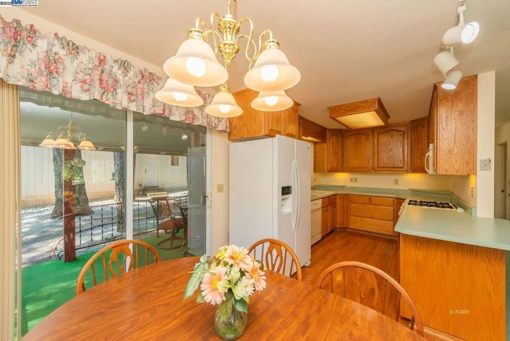 Photo of 230 Lakeview Dr.