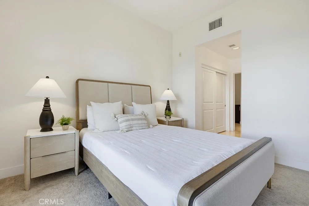 Photo of Unit 406 at 402 Rockefeller