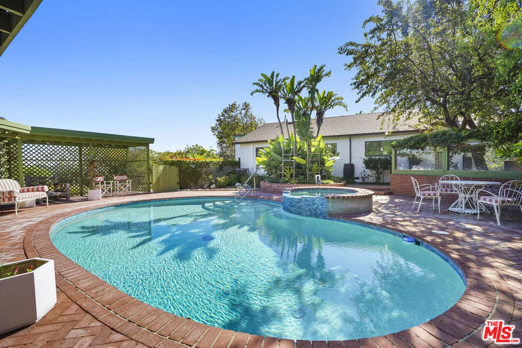 Photo of 6052 Merritt Drive