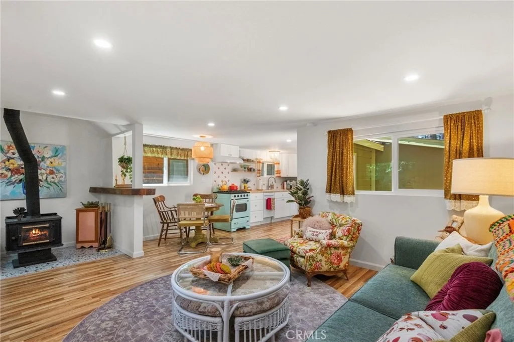 Photo of 925 W Rainbow Boulevard