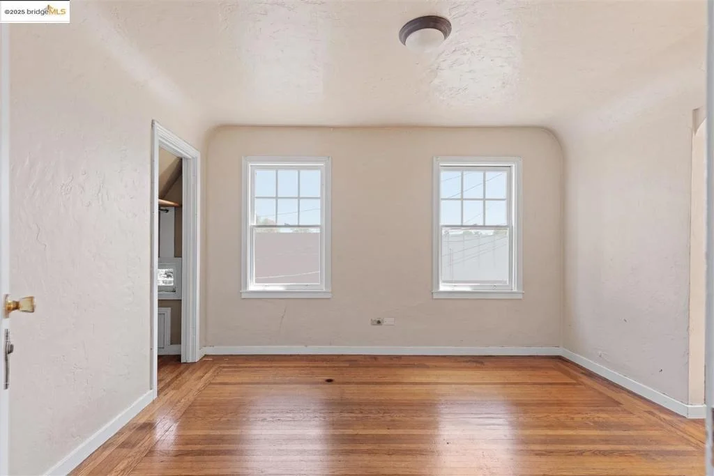 Photo of 2441 Carleton Street