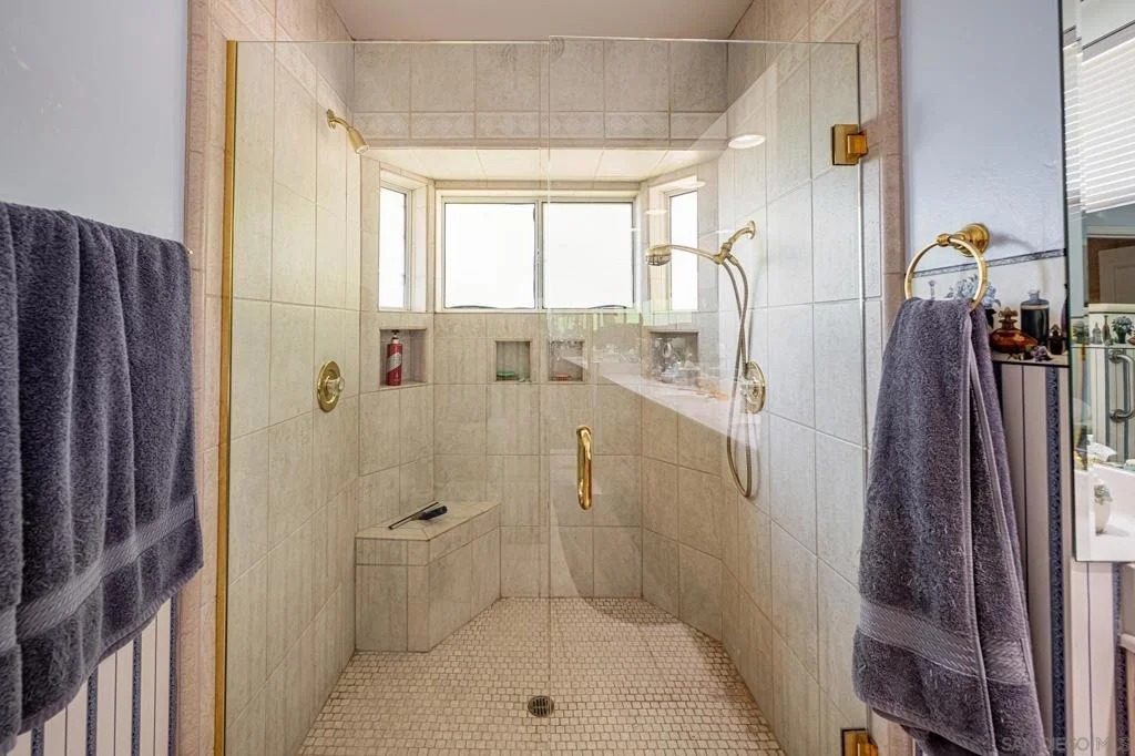 Photo of 2553 Haas St