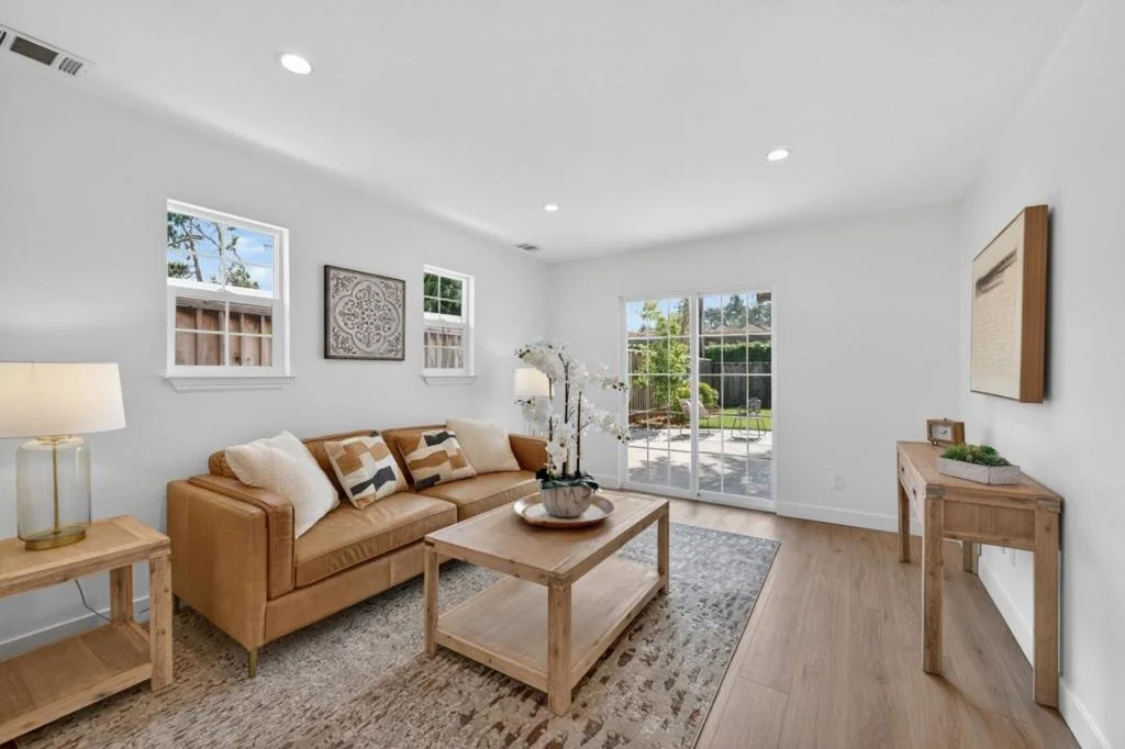 Photo of 944 White Drive