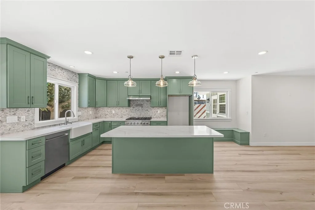 Photo of 4623 Center Avenue