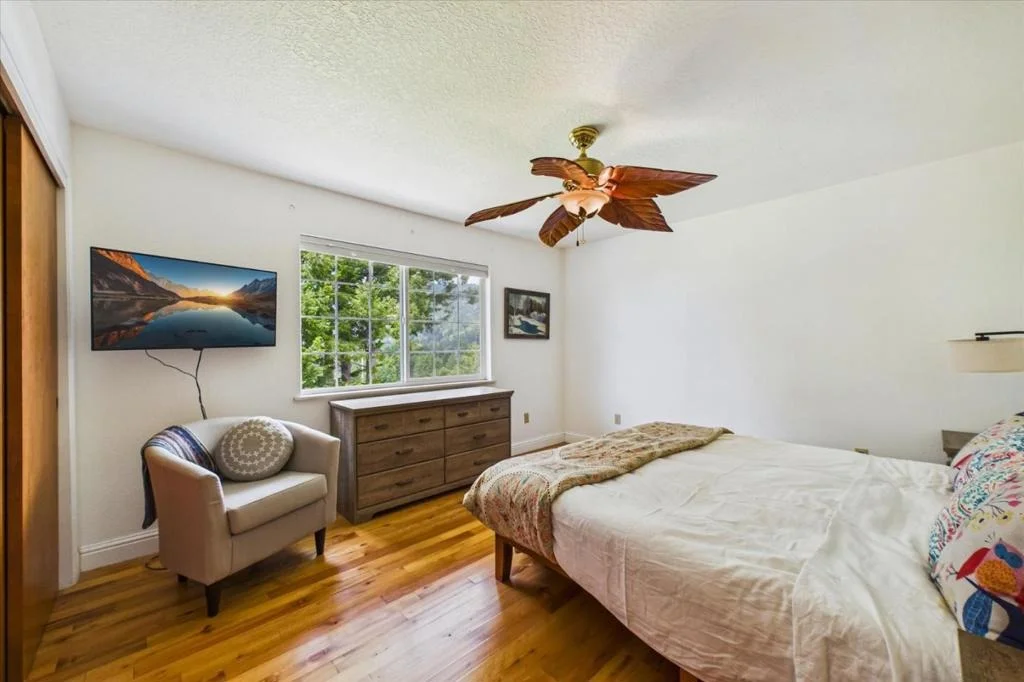 Photo of 520 Redwood Road