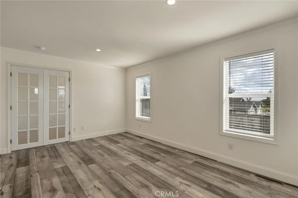 Photo of 5806 Black Olive