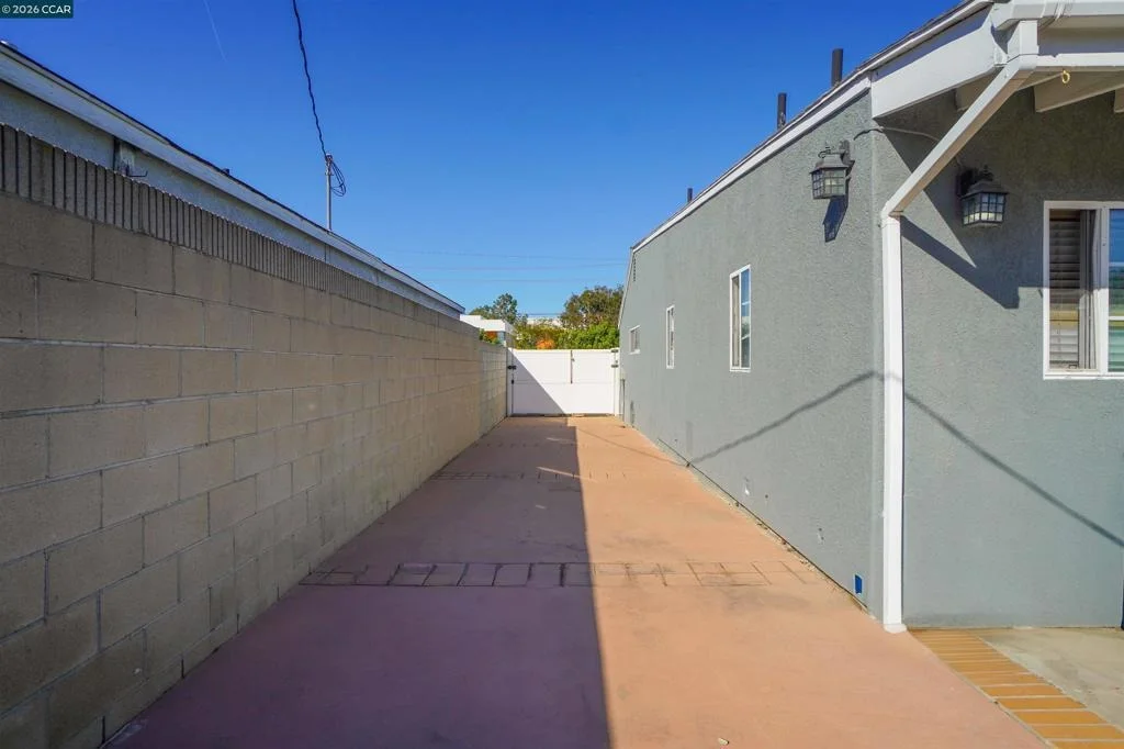 Photo of 2614 Manhattan Beach Blvd