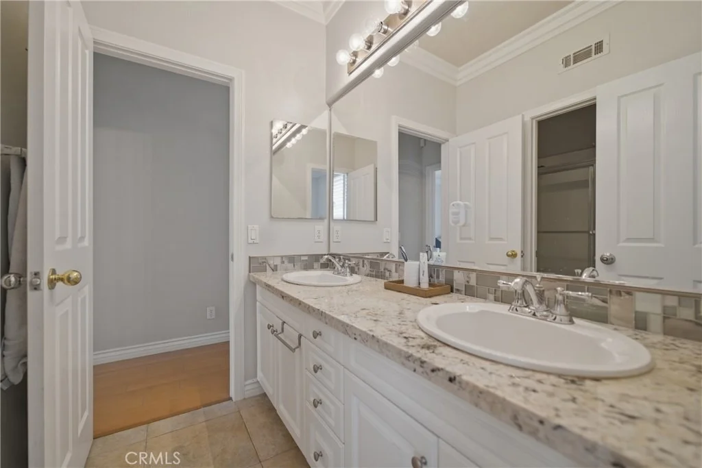 Photo of 21 WEDGEWOOD
