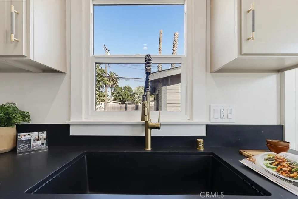 Photo of 5868 Myrtle