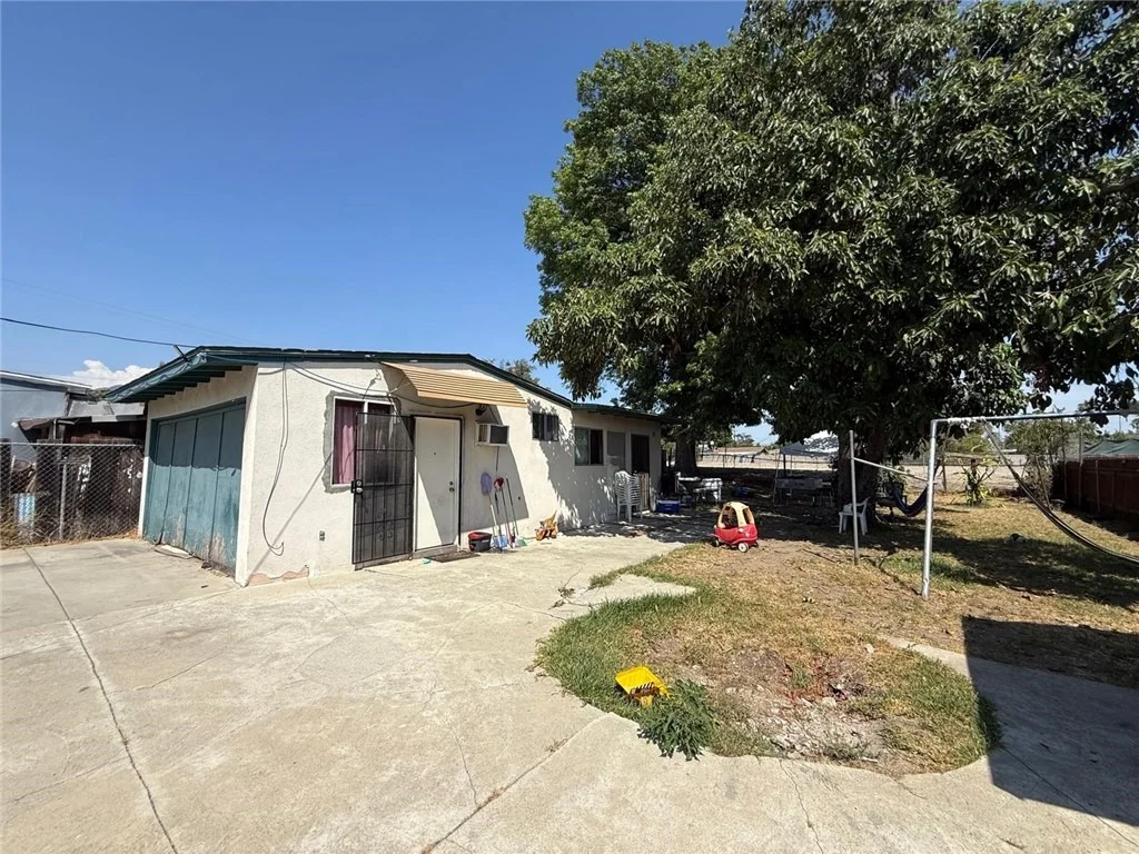 Photo of 2164 Goodall Ave