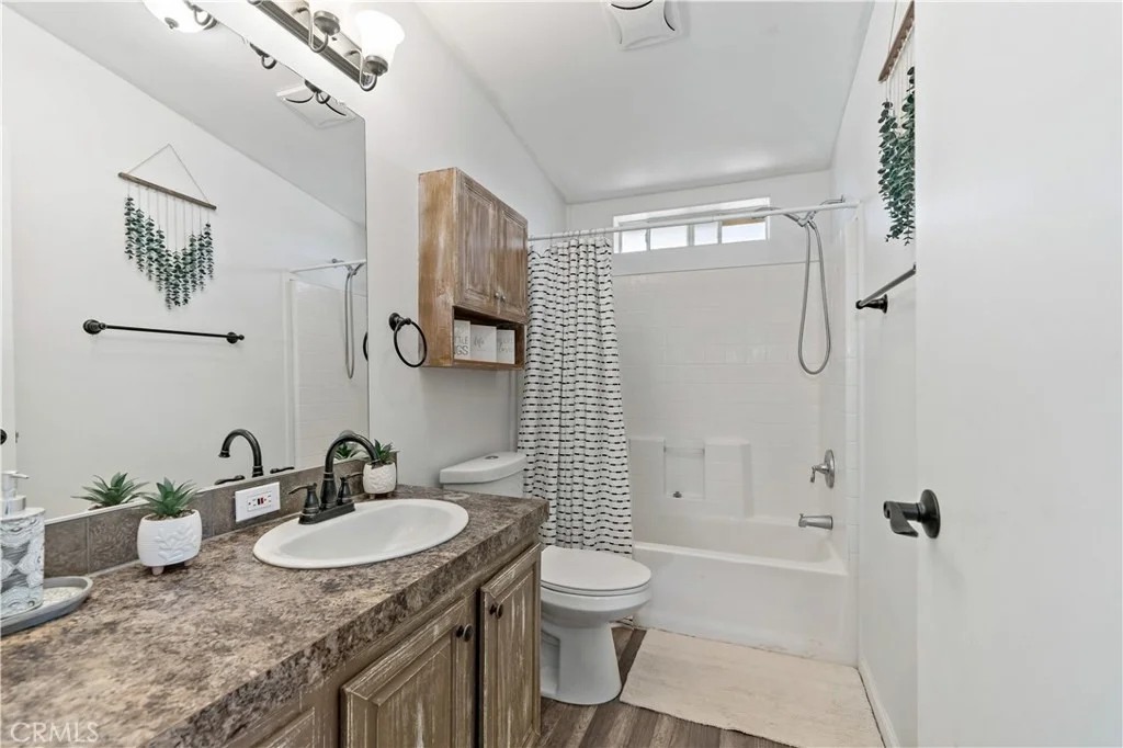Photo of 61375 Leslie Lane