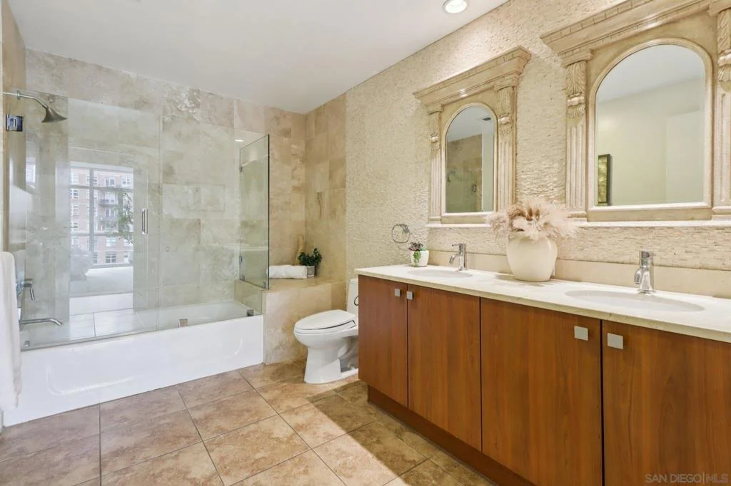 Photo of Unit 607 at 800 The Mark Lane