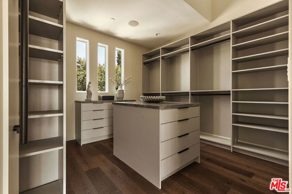 Photo of 16838 Oak View Drive