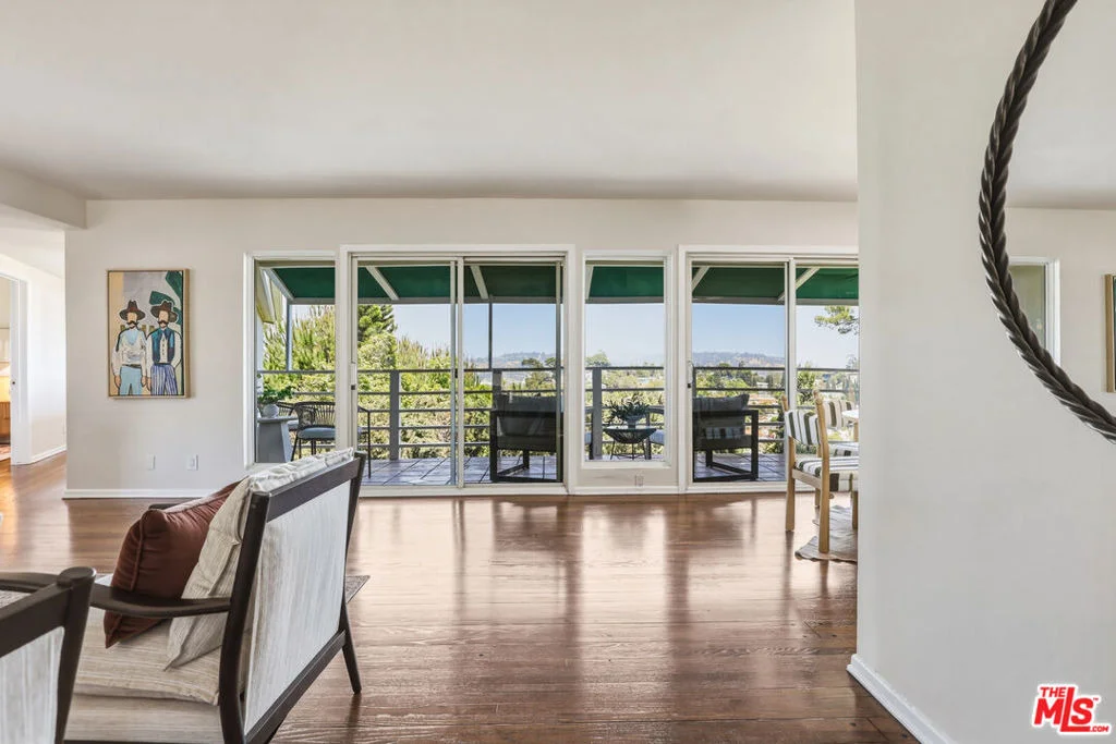 Photo of 2525 Ivanhoe Drive
