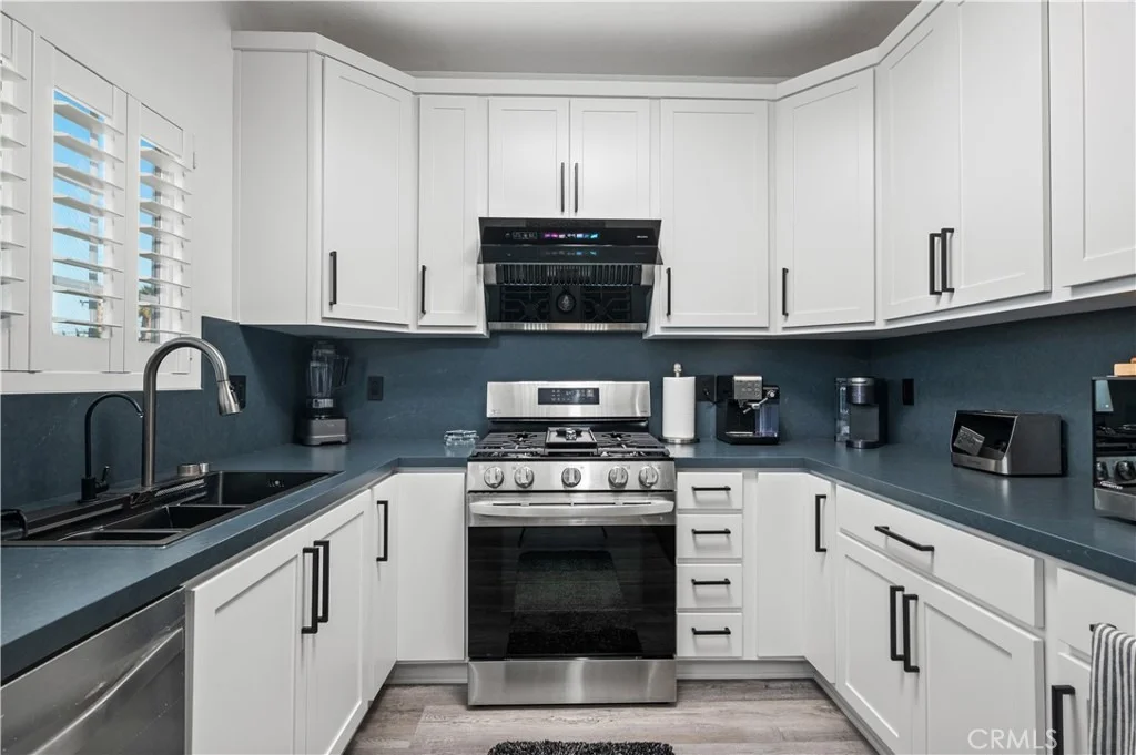 Photo of Unit D at 9882 Broadway